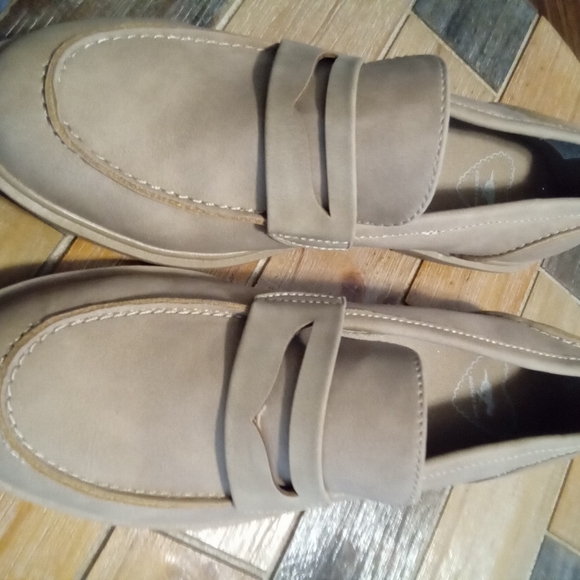 Women's Rocket Dog Gabby Taupe Loafers Size 6.5 Never Worn - Picture 1 of 7